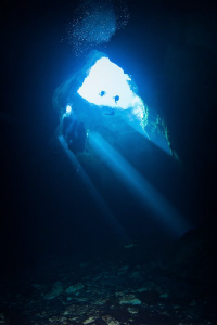 Looking back out to the entrance of Kilsby's Sinkhole nea... by Mick Tait 